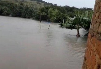 Moradores registraram em vídeo, imagens que mostram uma inundação nas proximidades da comunidade Pacú, em Normandia, norte de Roraima (Foto: Divulgação)