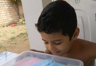 O pequeno Victor Samuel Costa da Silva, de 6 anos, precisa fazer uma ressonância do crânio com sedação (Foto: Arquivo Pessoal)