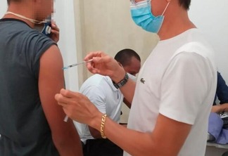 Vinte e nove adolescentes de abrigos estaduais receberam a primeira dose da vacina contra a Covid-19 (Foto: Setrabes)