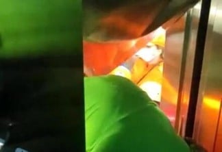 Depois de cerca de duas horas e vinte minutos, as sete pessoas que ficaram presas no elevador do mirante na tarde desse domingo (15) foram resgatadas pelo Corpo de Bombeiro (Foto: Divulgação)