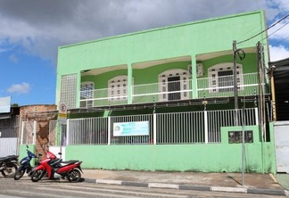 Antiga residência foi improvisada para receber uma escola infantil (Foto: Nilzete Franco)