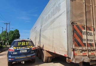 O condutor e o caminhão foram encaminhados para a Delegacia de Polícia Civil em Rorainópolis (Foto: Divulgação)