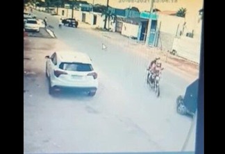 Um casal em uma motocicleta foi interceptado após cometer um assalto a uma mulher de origem venezuelana (Foto: Divulgação)