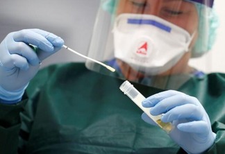 Em laboratório privado e sem plano de saúde, o teste RT-PCR pode custar de R$ 260 a R$ 450 (Foto: Agência Brasil)