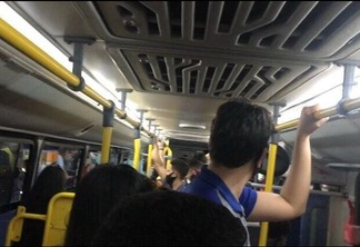 Passageiros têm de enfrentar ônibus lotados, com as janelas fechadas e alguns passageiros sem máscaras (Foto: Divulgação)