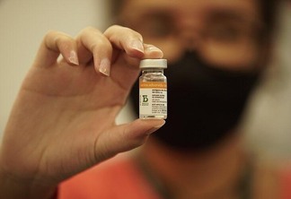 Segundo o Butantan, a CoronaVac possui alto perfil de segurança e utiliza uma das tecnologias em fabricação de vacinas mais estudadas e seguras do mundo (Foto:Instituto Butantan)