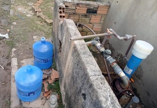 Segundo moradores, quando tem água disponível, ela vem com pouca força (Foto: Divulgação)