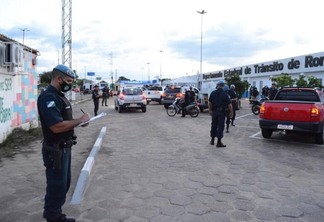 As ações foram realizadas durante as práticas das disciplinas de Policiamento de Trânsito (Foto: Divulgação)