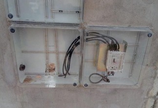 Ladrões quebraram caixa de força e furtaram fios elétricos (Foto: Divulgação)