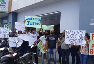 Os manifestante foram até a sede da Semges protestar (Foto: Divulgação)
