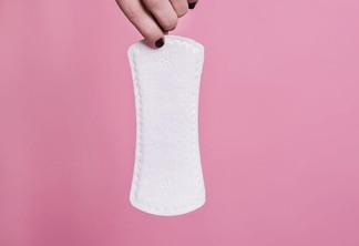 23% das brasileiras entre 15 a 17 anos não têm como comprar produtos seguros para usar durante a menstruação (Foto: Divulgação)