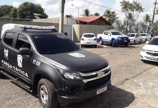 Policiais civis e militares, e agentes do Gaeco cumprem ainda mandados de busca e apreensão expedidos pelo TJRR (Foto: Nilzete Franco/FolhaBV)