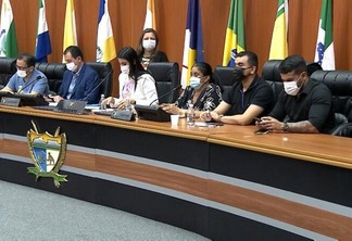 Além dos sete membros da CCJ, outros três deputados acompanharam a reunião (Foto: Divulgação Alerr)