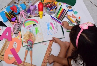 Na programação está incluído a distribuição de picolés e de esculturas de balões e espaço para as crianças fazerem pintura no rosto (Foto: Nilzete Franco/FolhaBV)