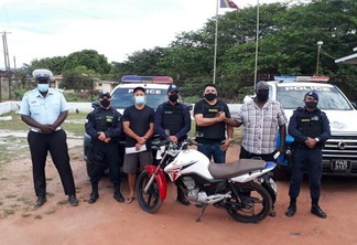 Parceria entre Guarda de Bonfim e Polícia de Lethem recuperou moto (Foto: Divulgação)