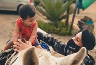 As crianças puderam interagir com os cavalos (Foto: Divulgação)