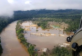 Imagem aérea de região com garimpo ilegal na Terra Indígena Yanomami (Foto: 1ª Brigada de Infantaria de Selva)