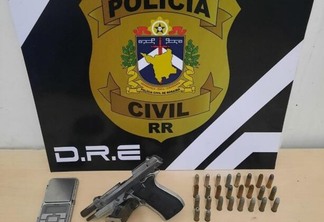 Os policiais apreenderam uma arma de fogo, munições e drogas (Foto: Ascom PCRR)
