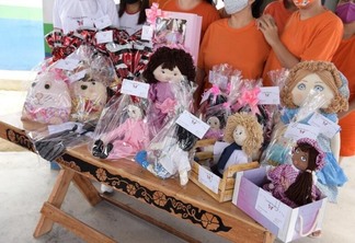 Será organizado um evento na Secretaria de Justiça e Cidadania para fazer a venda dessas bonecas (Foto: Diane Sampaio/Secom-RR) 