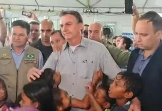 Durante a visita o presidente abraçou crianças, cumprimentou e conversou com os imigrantes (Foto: Reprodução)