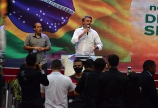 Bolsonaro durante discurso no culto, ocorrido nesta terça-feira, 26. (Foto: Divulgação)