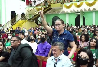 Mulher interrompeu Bolsonaro para falar do Revalida (Foto: Reprodução/AD Roraima/