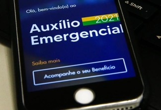 Também recebem hoje a sétima parcela do auxílio emergencial os participantes no Bolsa Família (Foto: Marcello Casal Jr./Agência Brasil)