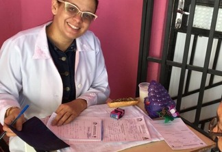 A médica Roberta Kelly se formou em Medicina na Venezuela (Foto: Arquivo pessoal)
