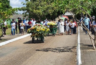 Cerimônia de sepultamento contou com familiares, amigos e outras pessoas mais próximas de Esbell (Foto: FolhaBV)