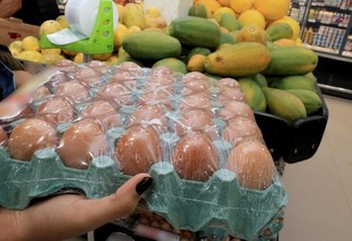 A cartela do ovo, que custava entre R$10 e R$12, está chegando a custar até R$20 (Foto: Nilzete Franco/FolhaBV)