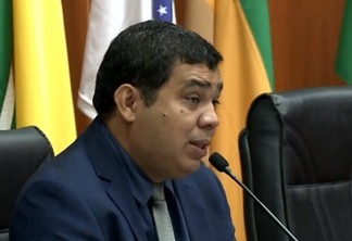 O presidente da Assembleia Legislativa, deputado Soldado Sampaio, na sessão dessa terça (Foto: Reprodução/TV ALE-RR)