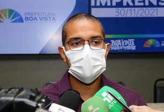O prefeito de Boa Vista, Arthur Henrique, em entrevista coletiva de imprensa (Foto: Nilzete Franco/FolhaBV)