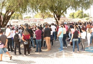Os servidores municipais em protesto de outubro de 2021, em frente à Prefeitura de Boa Vista (Foto: Nilzete Franco/FolhaBV)