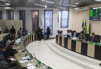 Vereadores se reúnem em sessão extraordinária para votação da LOA 2022 (Foto: Ascom parlamentar)