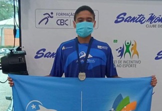 O nadador roraimense Pedro Medrado no pódio dos 200m peito em Colombo (PR) (Foto: Divulgação)