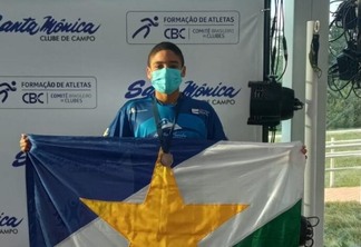 O roraimense Pedro Medrado no pódio da prova de 400m medley (Foto: Divulgação)