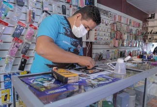 O técnico Leandro Abreu trabalha há dez anos em uma loja no bairro São Bento. (Foto: Divulgação)