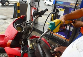 Em Roraima, o litro da gasolina está custando em média R$6,44 na venda ao consumidor final. (Foto: Nilzete Franco/FolhaBV)