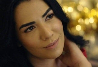 A modelo Vanessa Arba usa delineado marrom, com um leve esfumado (Foto: Divulgação)