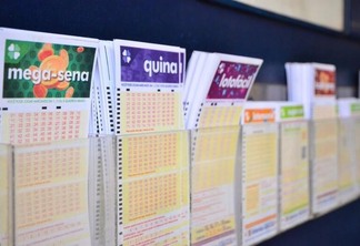 Apostador também pode adquirir cotas de bolões organizados pelas lotéricas (Foto: Agência Brasil)
