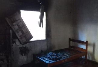 Apenas um cômodo foi atingido pelo fogo (Foto: CBMRR)