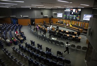 Deputados se reuniram em sessão extraordinária (Foto: Tiago Orihuela/SupCom ALE-RR)