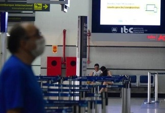 Na sexta-feira, 7, a companhia aérea Azul também teve de cancelar voos devido ao aumento de casos de influenza e covid-19 (Foto: Arquivo FolhaBV)