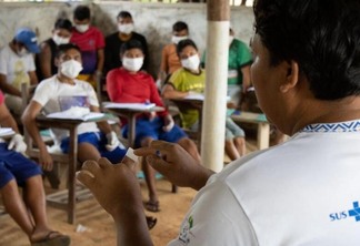 Foram capacitadas 35 pessoas para prática de leitura de lâminas para diagnóstico do tipo de malária (Foto: Divulgação/OIM)