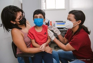 Vacinação é direcionada às crianças de 5 a 11 anos, tendo disponíveis 14 pontos de vacinação (Foto: Divulgação/Semuc)