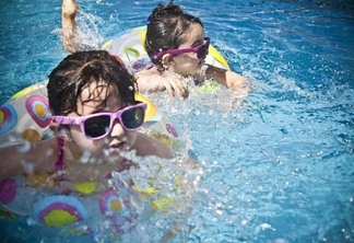 Especialistas em piscinas declaram que um dos maiores vilões da área de lazer é o ralo de sucção. (Foto: Divulgação)