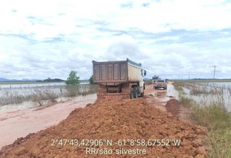 Trecho com mais de 20km da rodovia RR-205 apresenta buracos e ‘costelas de vaca’ (Foto: Divulgação)