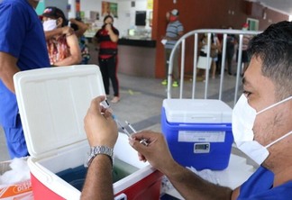 Dose é aplicada gratuitamente nos pontos de vacinação (Foto: Nilzete Franco/FolhaBV)