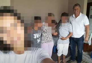 Airton Cascavel em foto com a vítima e a família (Foto: Divulgação)