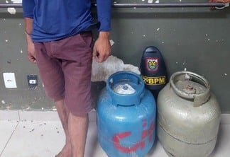 Policiais encontraram duas botijas de gás com o suspeito (Foto: Divulgação)